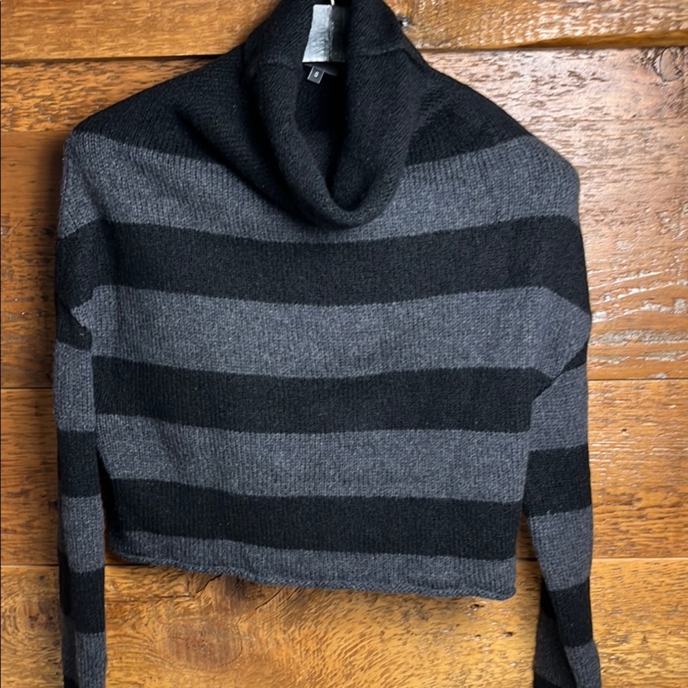Vince Striped Black/Gray cropped Turtleneck Sweater